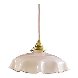 Suspension en opaline rose pâle livrée avec cable neuf et douille neuve - circa 1950