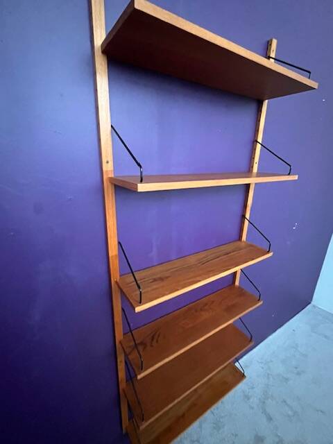 Modular shelving unit “Royal System” by Poul Cadovius, dating from the 1950s.