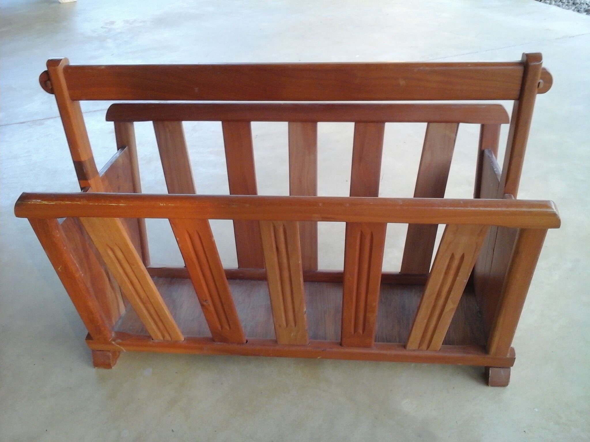 Porte revue en bois