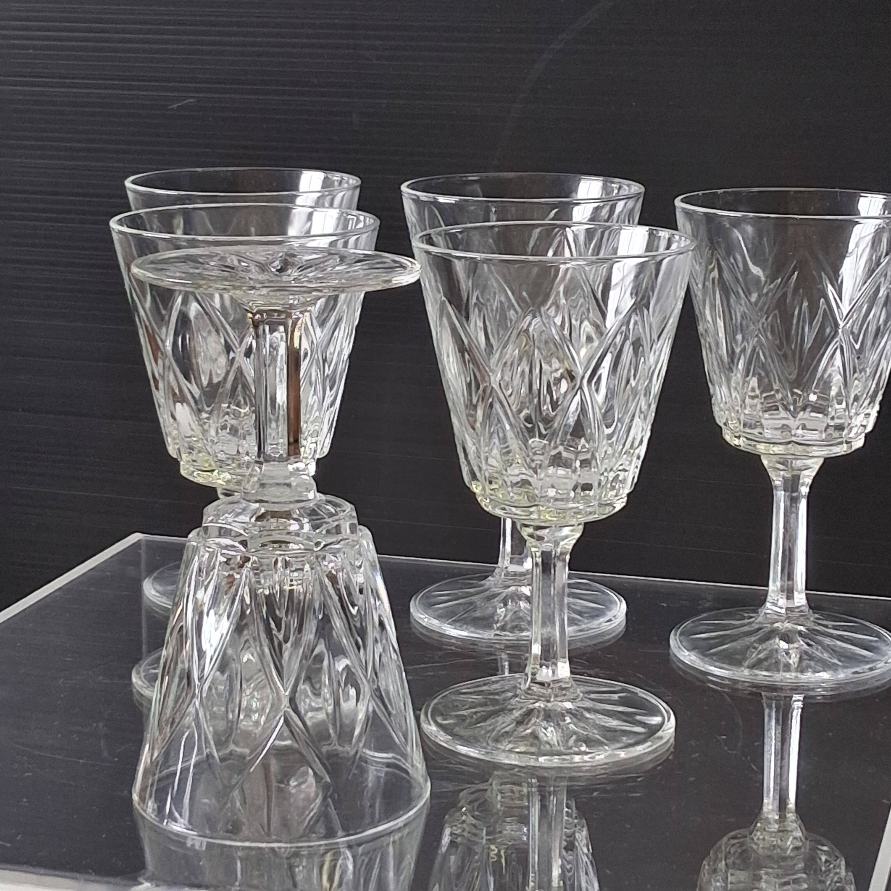 6 digestif glasses from the VMC crystal factory in Reims in good condition.