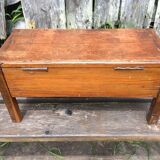 Malle en bois sur pied vintage