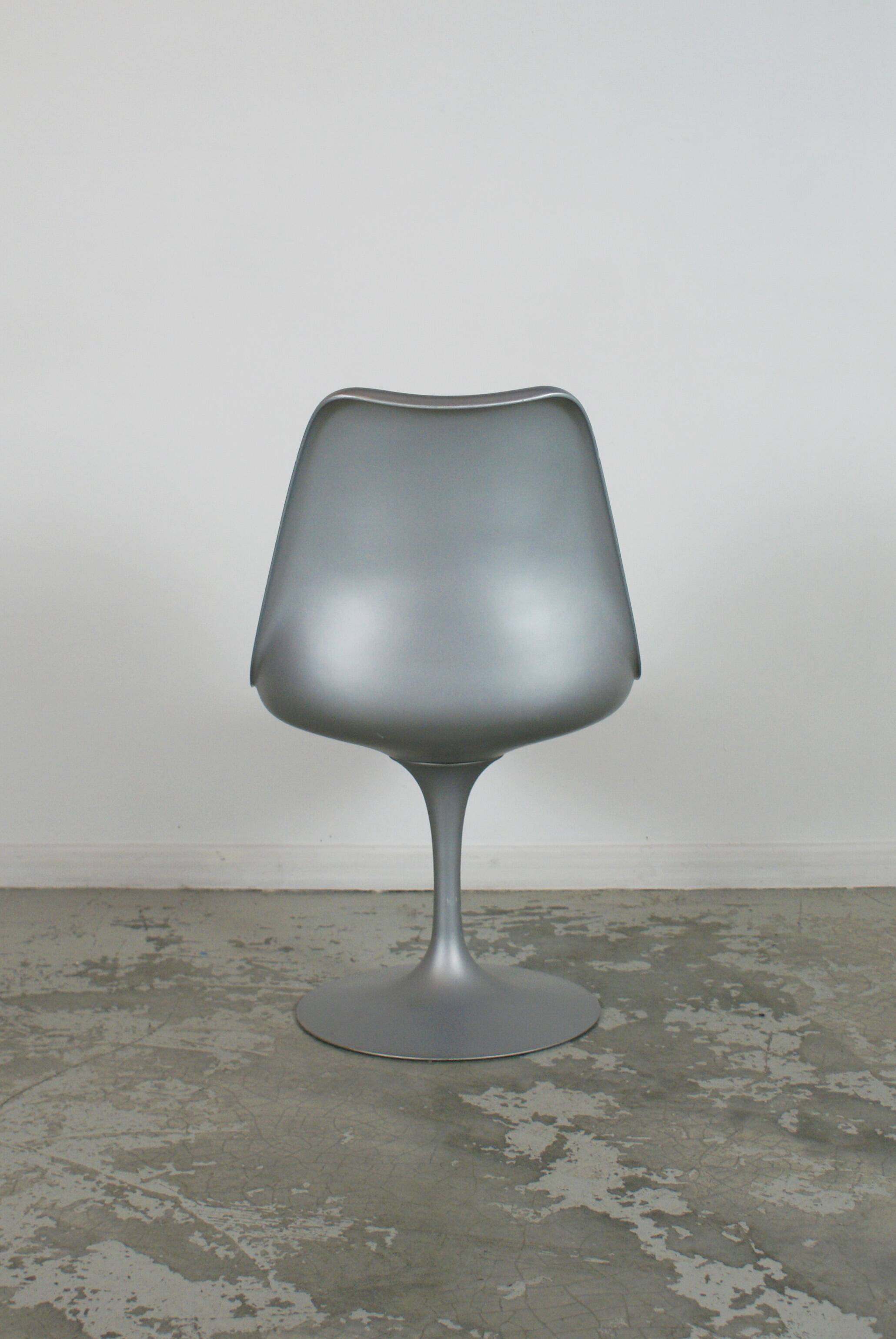 Eero Saarinen's Tulip Chairs – 50th Anniversary Edition by Knoll