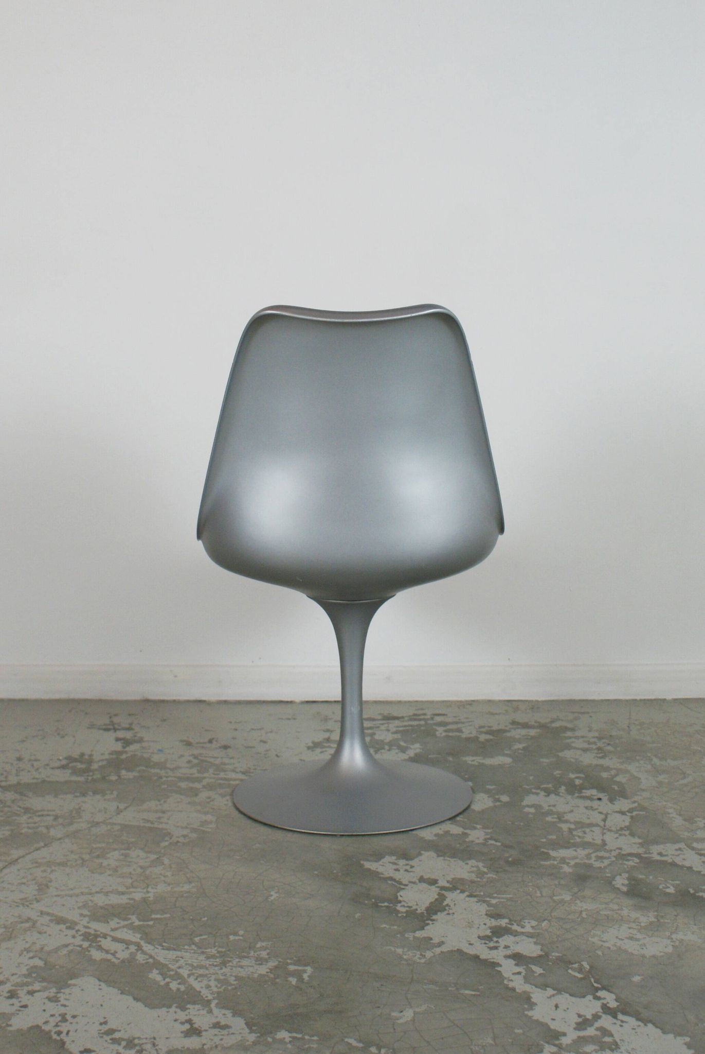 Eero Saarinen's Tulip Chairs – 50th Anniversary Edition by Knoll