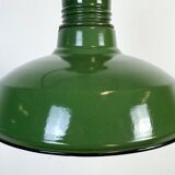 Lampe à suspension industrielle en émail vert, années 1960
