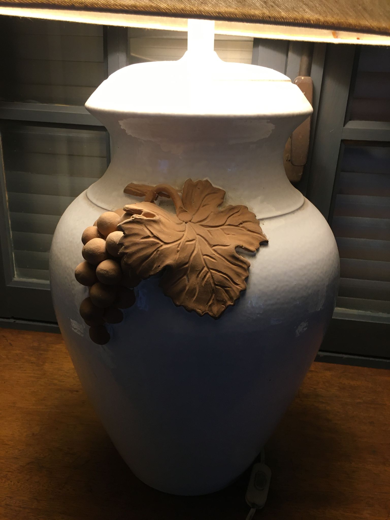 Lampe en céramique grappe de raisin
