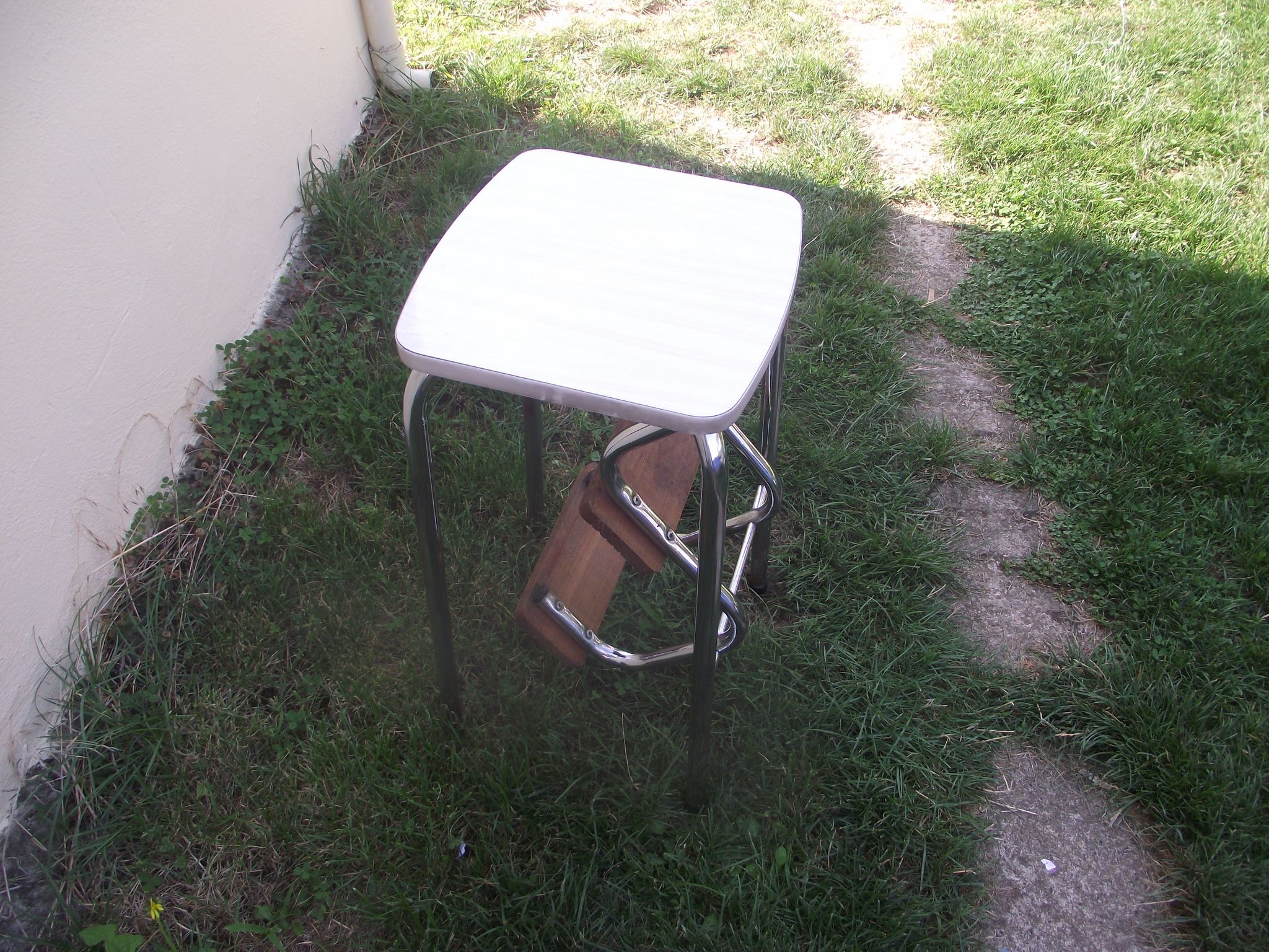 Tabouret-escabeau des années 70