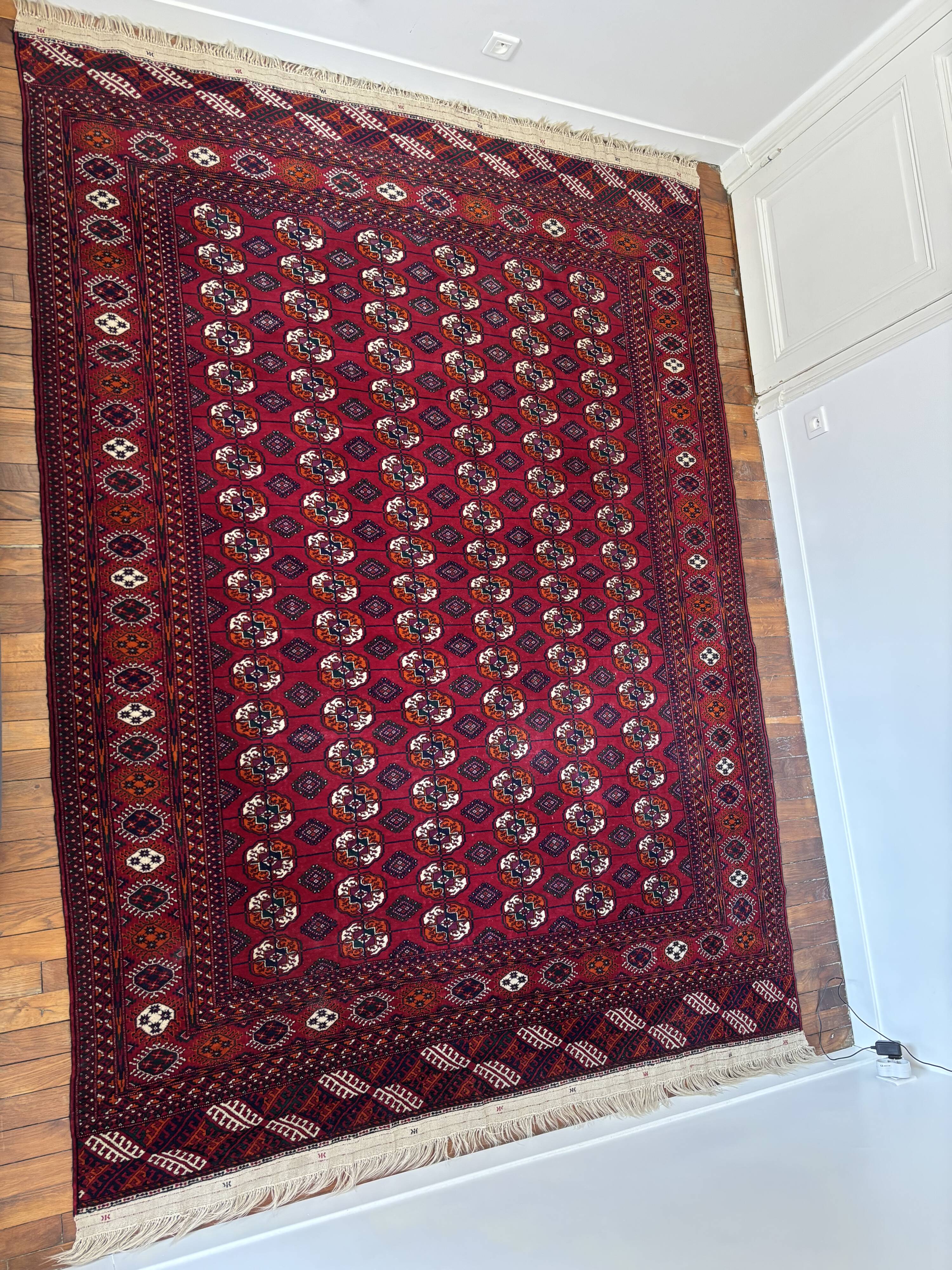 Turkmen Bukhara carpet hand-knotted – 290 x 207 cm – in perfect condition – certificate
