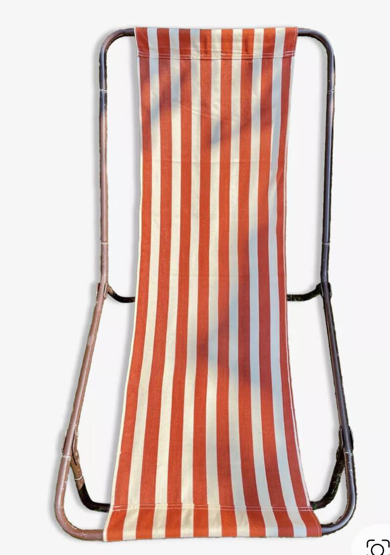 Vintage foldable nomadic deckchair