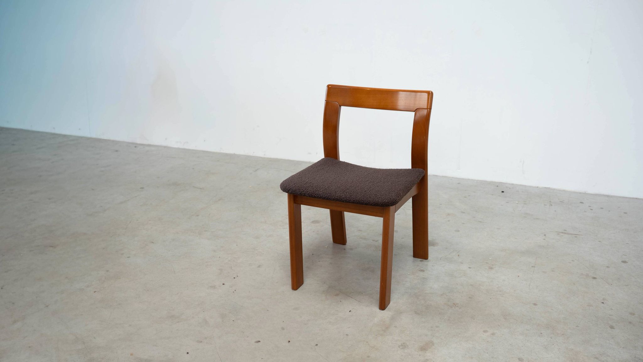 Set of six sculptural Italian dining chairs by Mobil Girgi