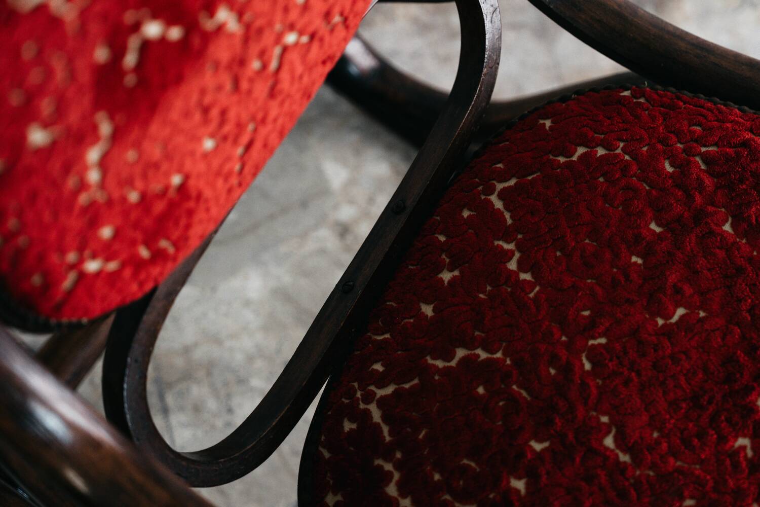 Fauteuil à bascule Thonet vintage design milieu du siècle