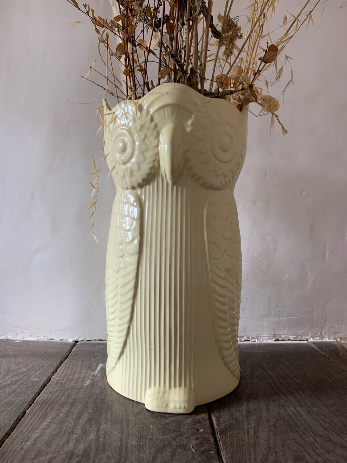 Umbrella door owl shape