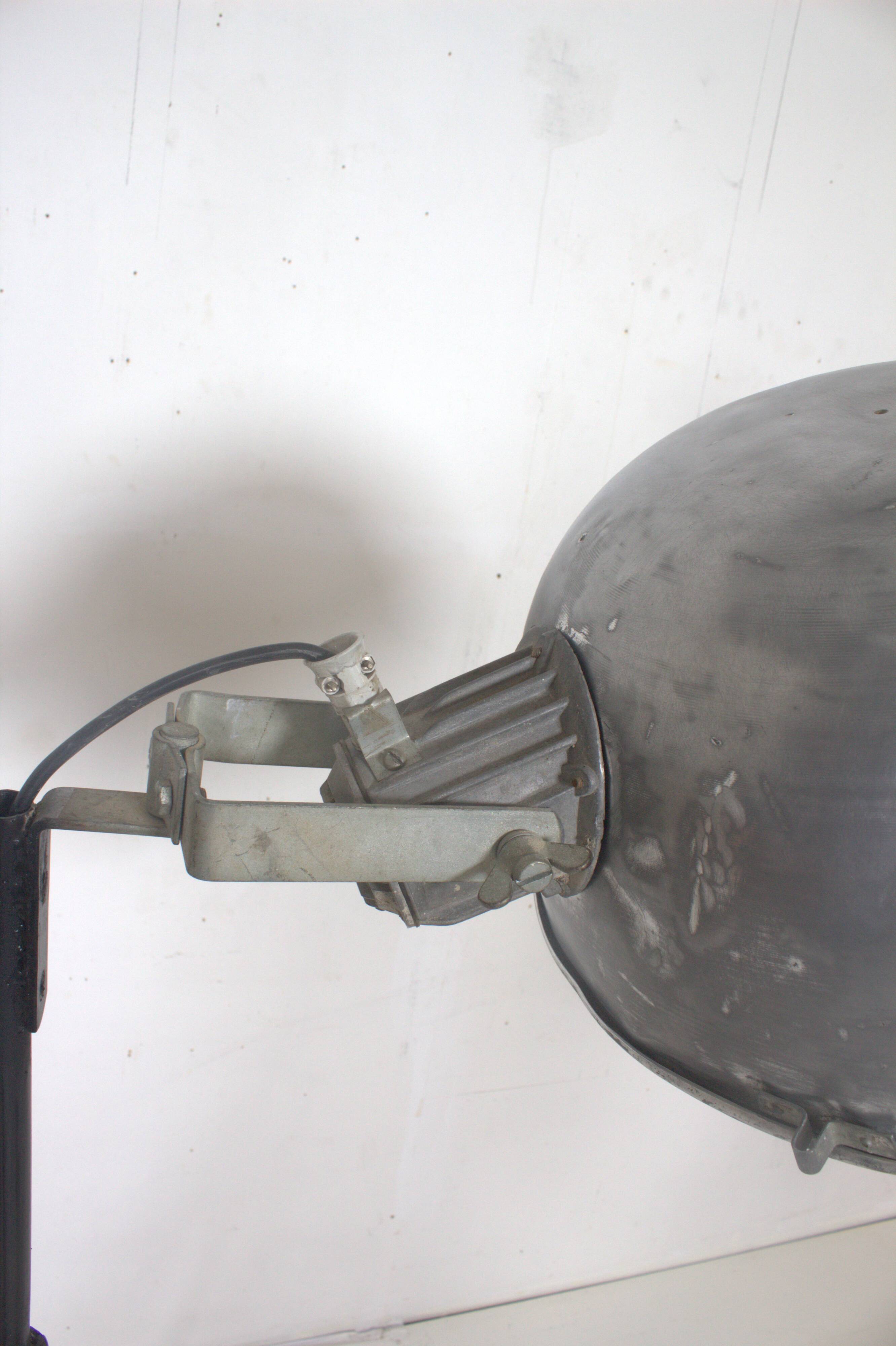Industrial lamp with adjustable aluminum lampshade