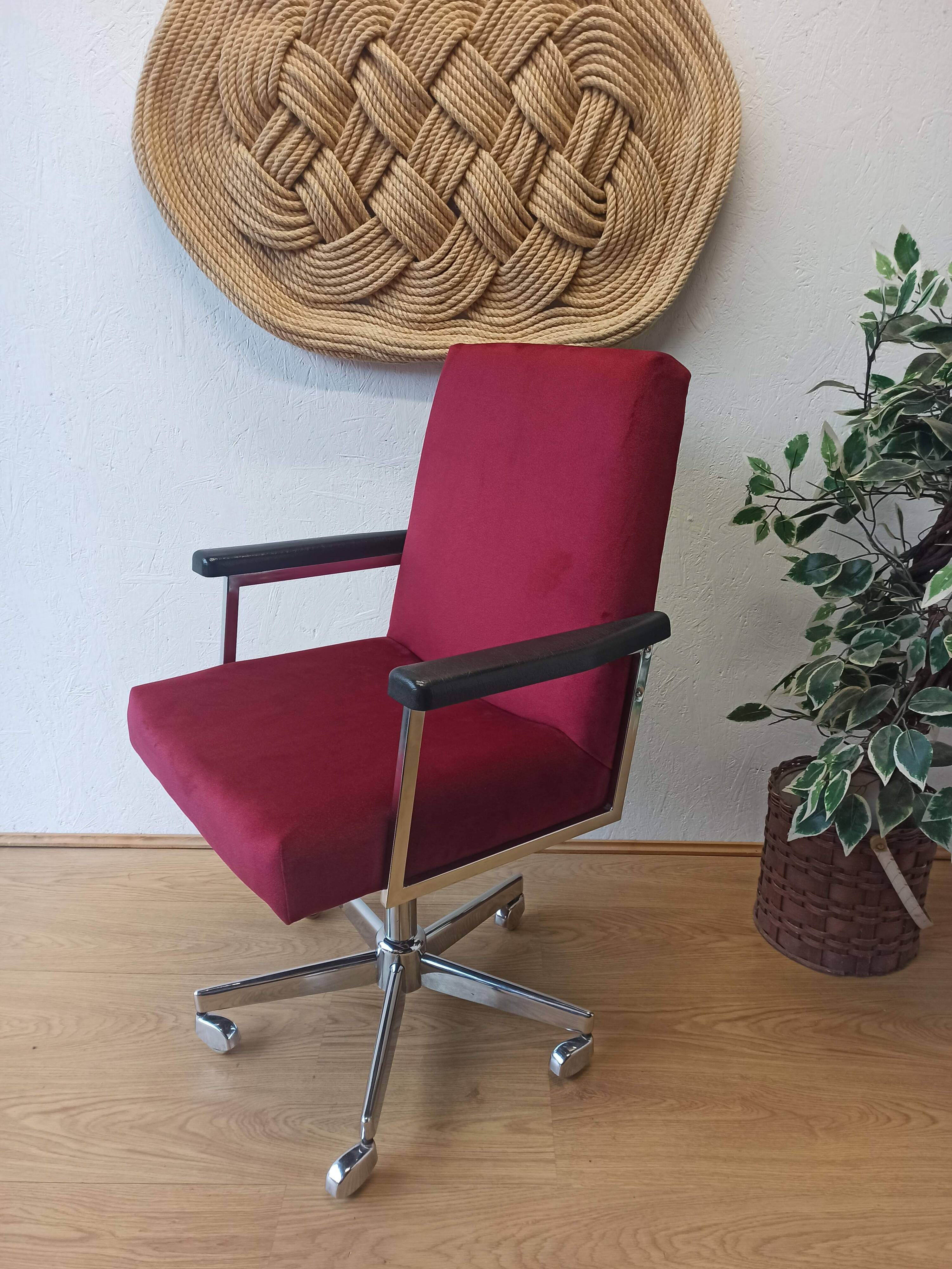 Unique cabinet swivel armchair from the 1960 .