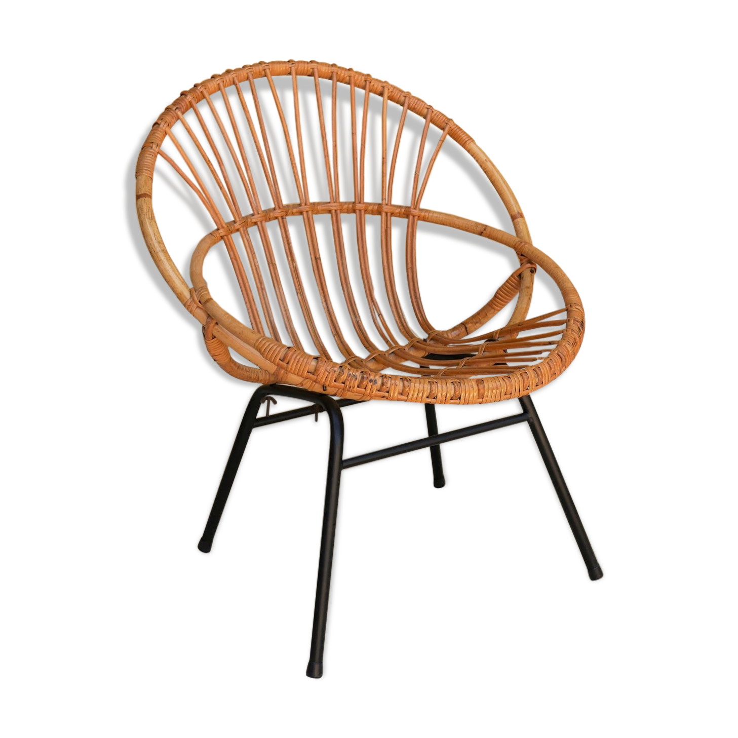 Vintage chair in rattan feet metal