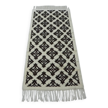 Tapis berbère en laine noire et écru