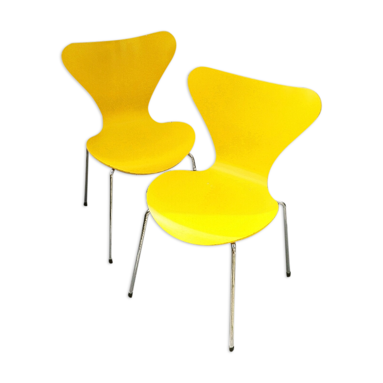 Pair of chairs Arne Jacobsen for Fritz Hansen edition 2001 yellow clove