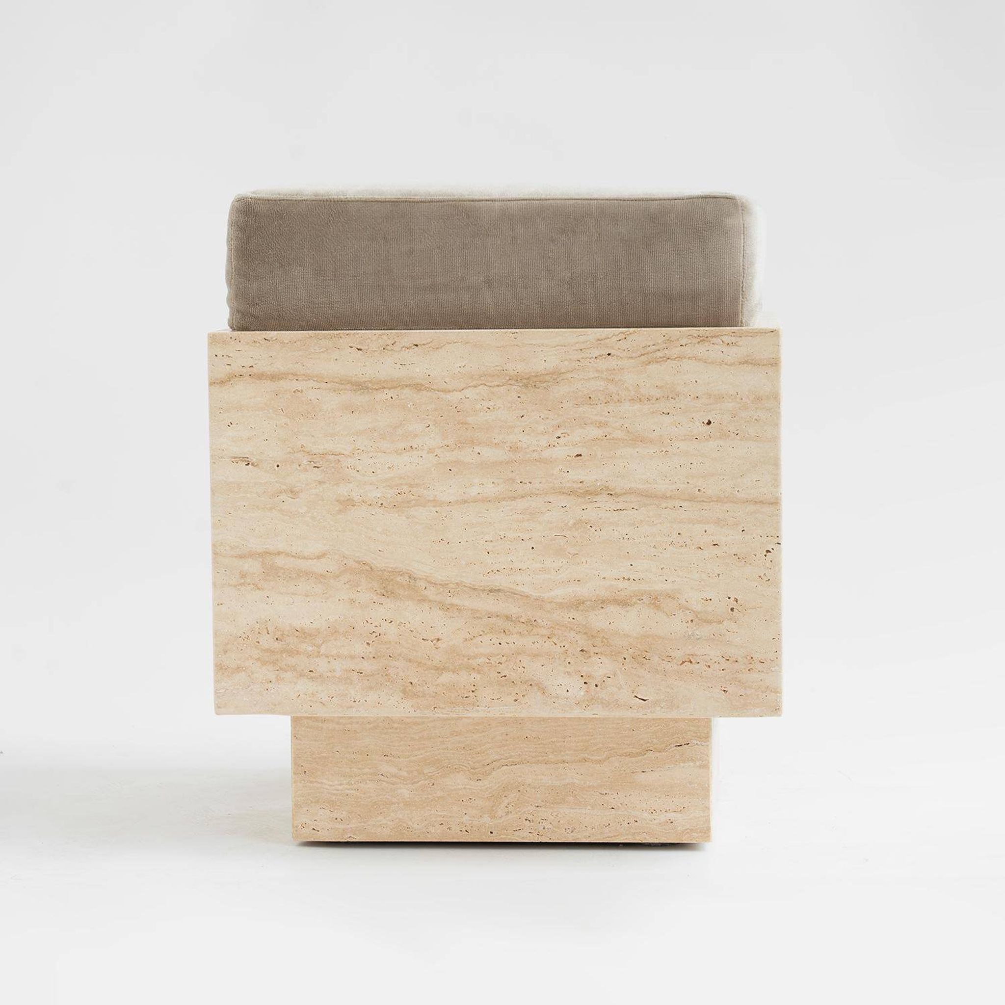 Tabouret cubique en travertin avec coussin en velours