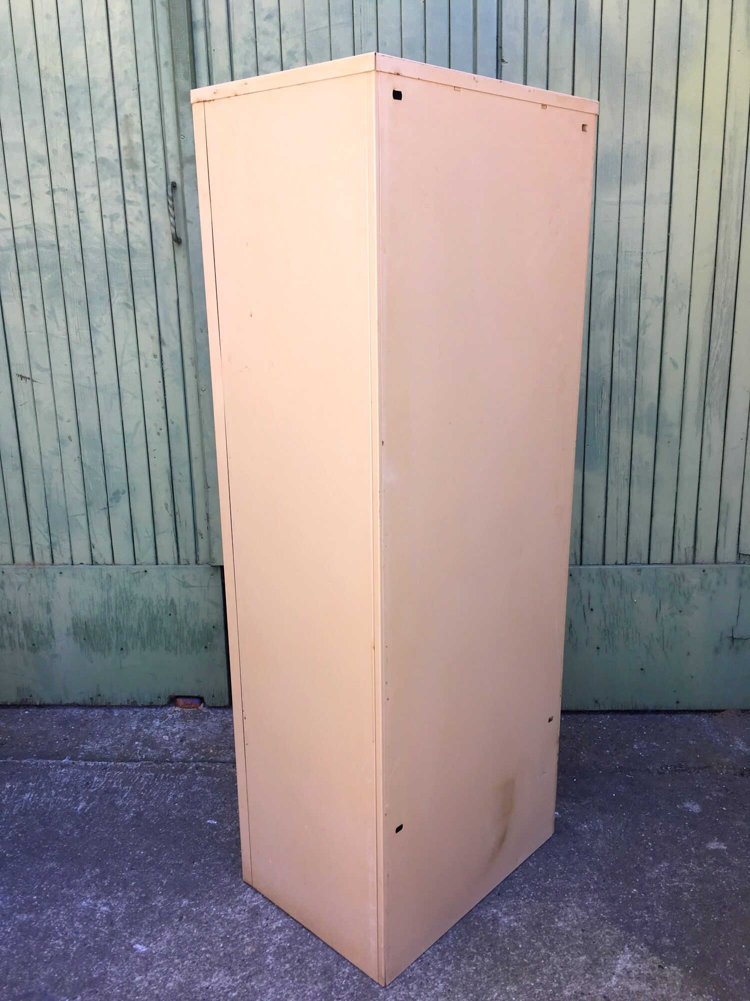 Industrial flap cabinet