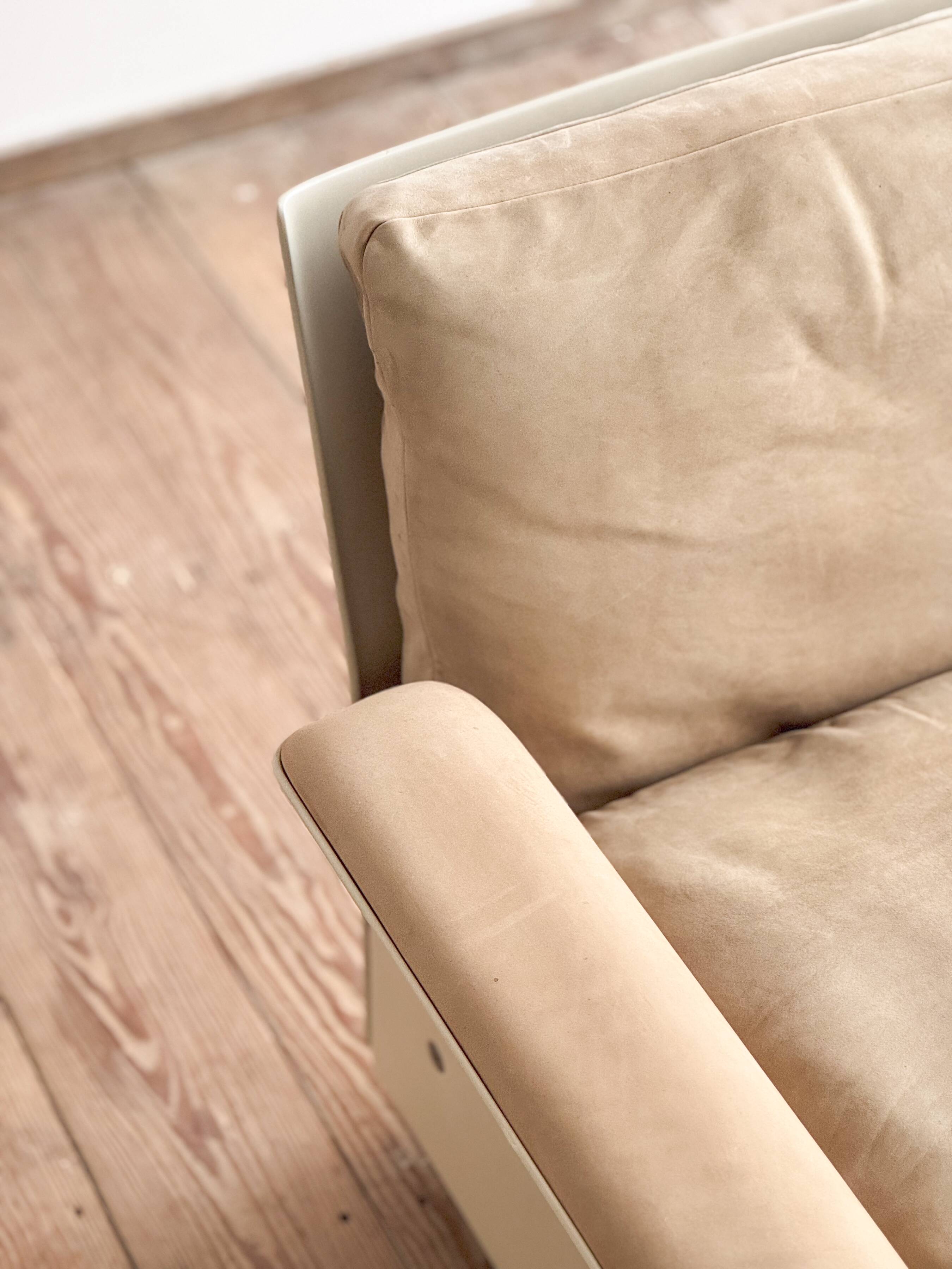 Fauteuil design 620 en cuir suédé beige par Dieter Rams, Vitsœ, Mid-Century