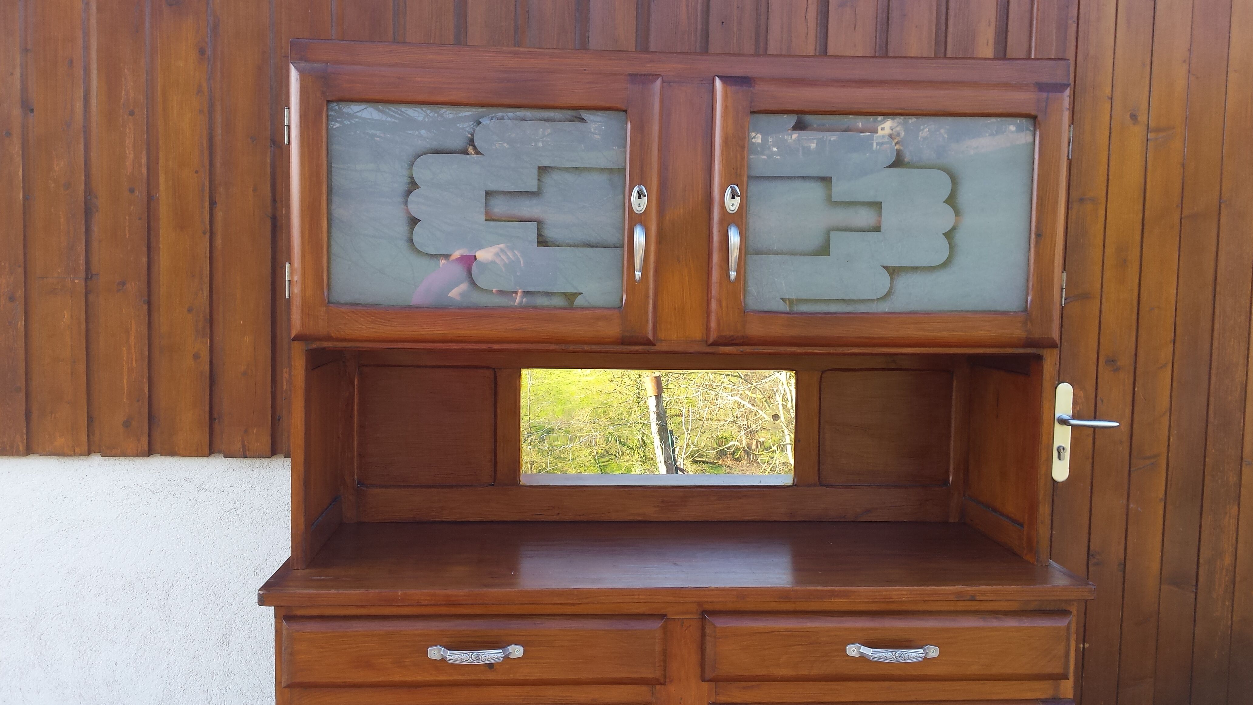 Mado buffet, wooden tray