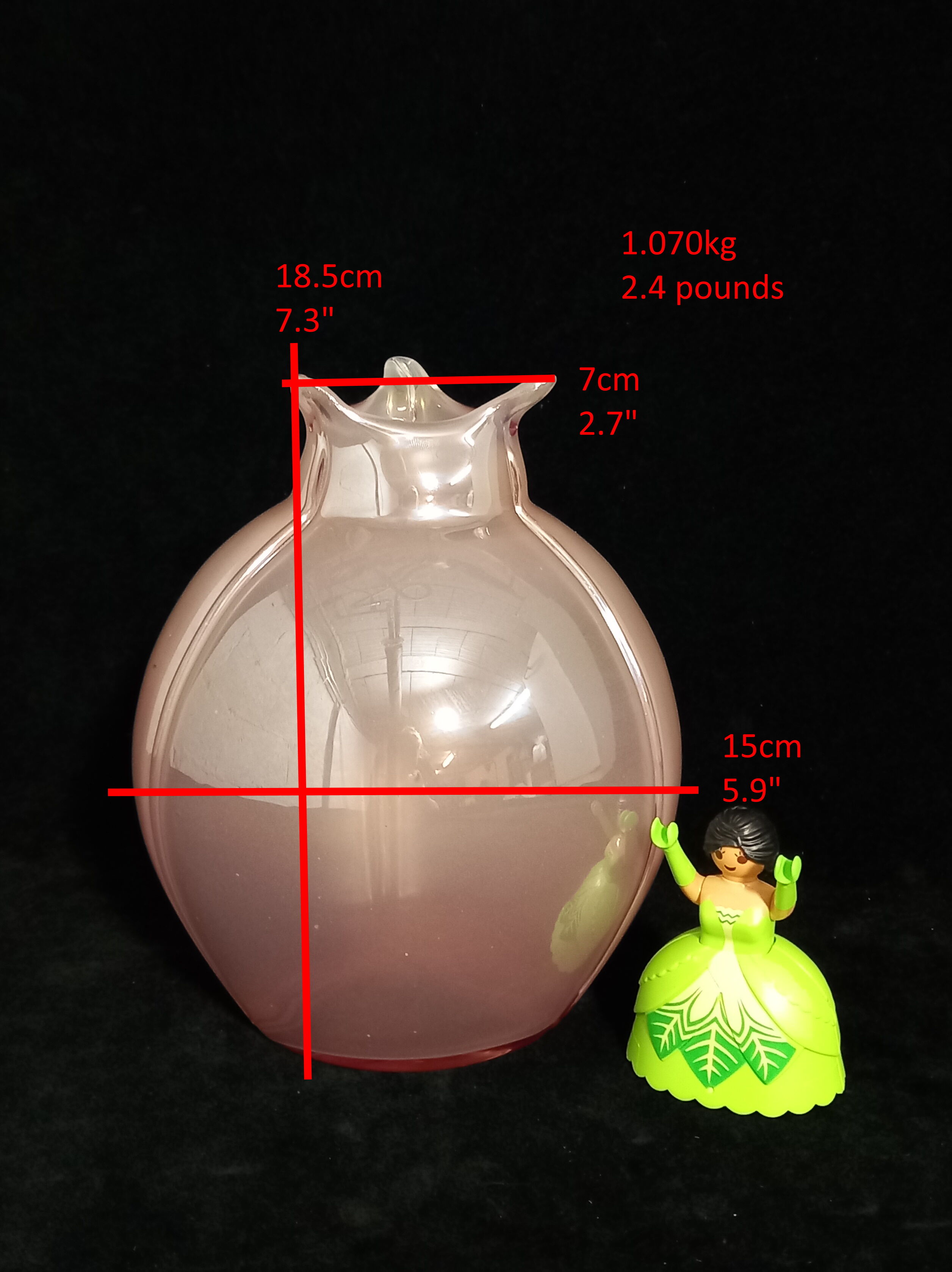 Pearl pink art glass vase with trilobe drawn edge