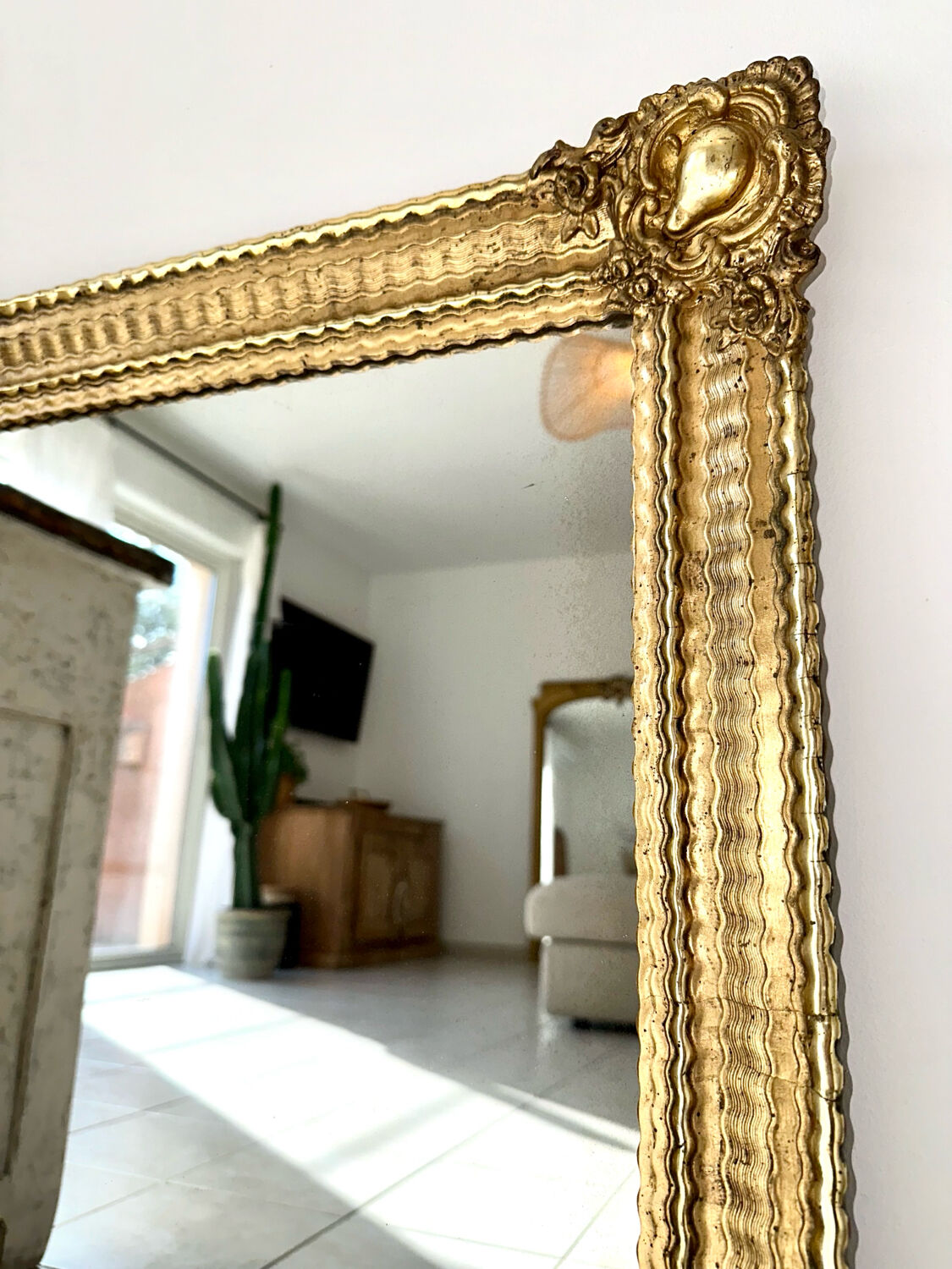 Mirror from the Restoration period, antique gilded, 19th century.