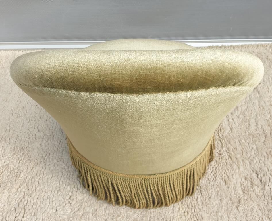 Driver toad velvet iridescent green chamarrée of fringes