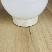Paire d'appliques globe opaline vintage, plafonniers