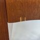 Bureau vintage 1960s avec 2 tiroirs – design ondulé élégant