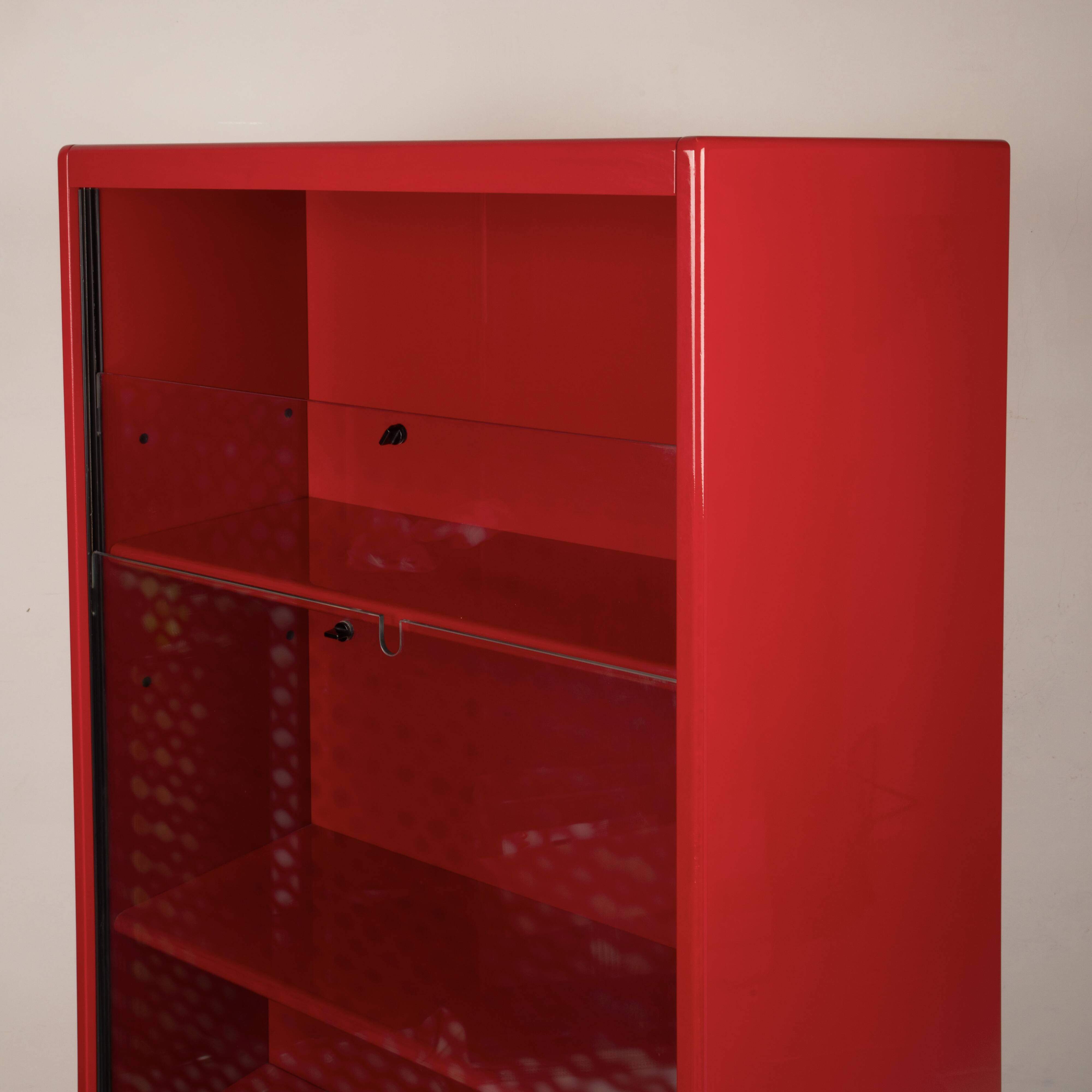 Double-face rotating display cabinet in red lacquer by Arflex, 1980s