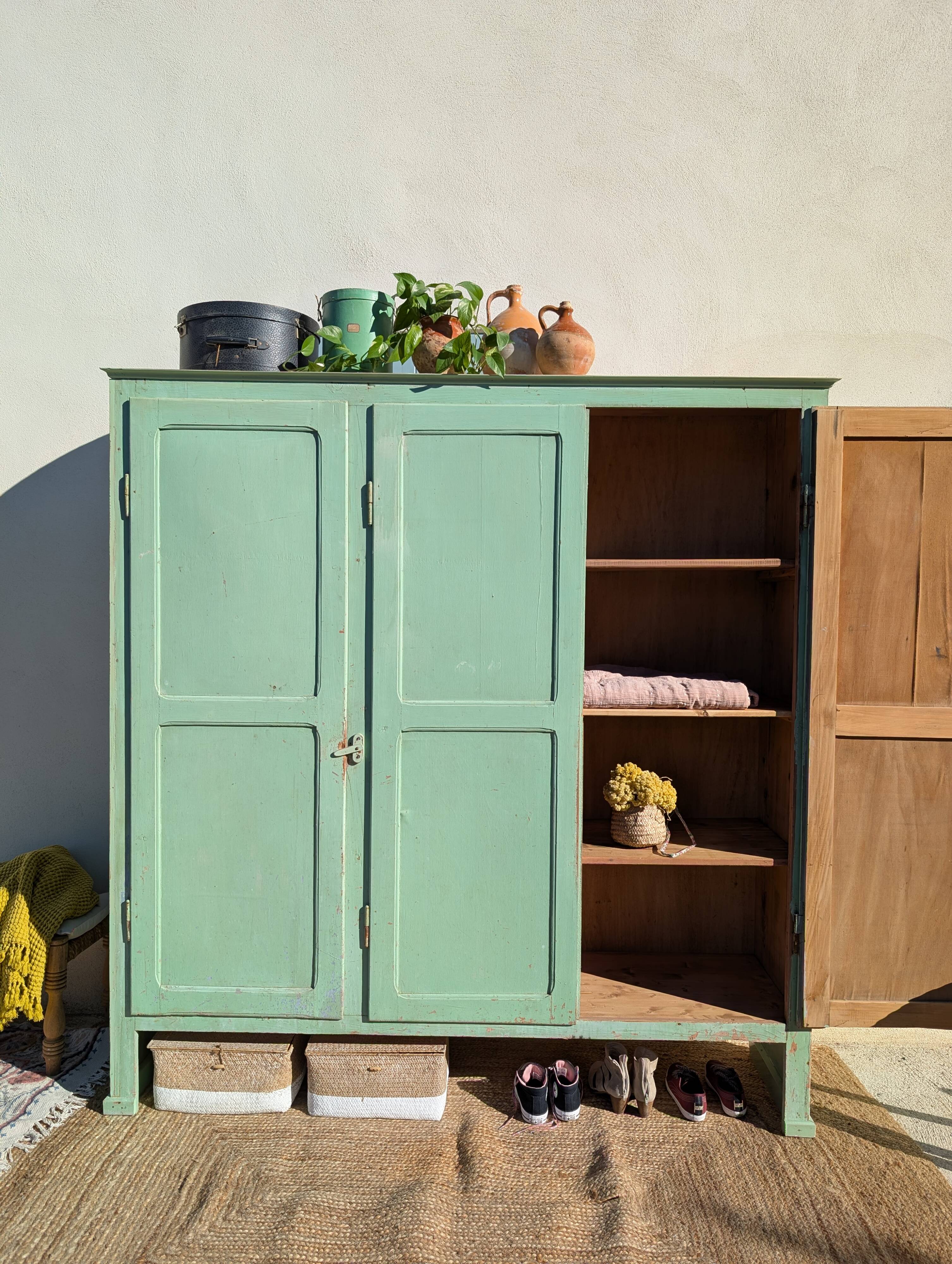 Workshop cabinet with 3 doors