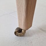 Extendable Solid Oak Dining Table with 2 Leaves