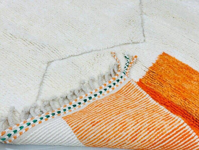 Tapis en laine pure fait main traditionnelle motifs colorés 140 x 260 cm