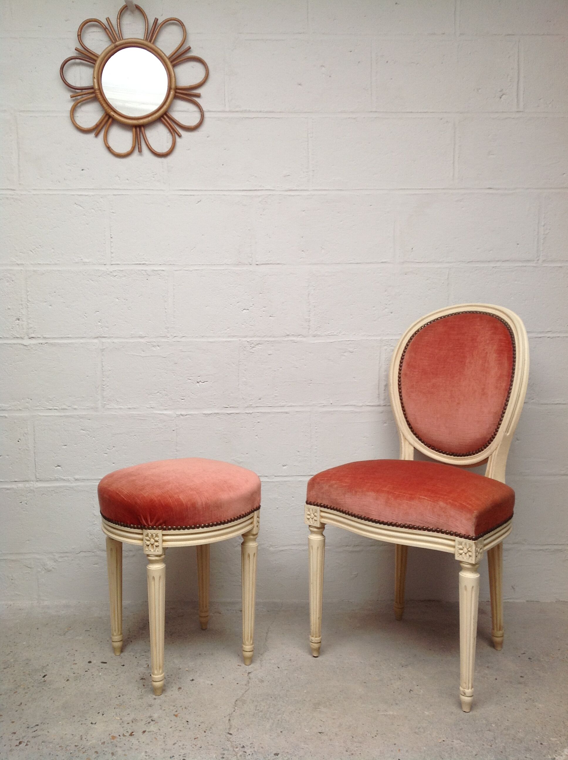 Chaise médaillon et tabouret velours style Louis XVI