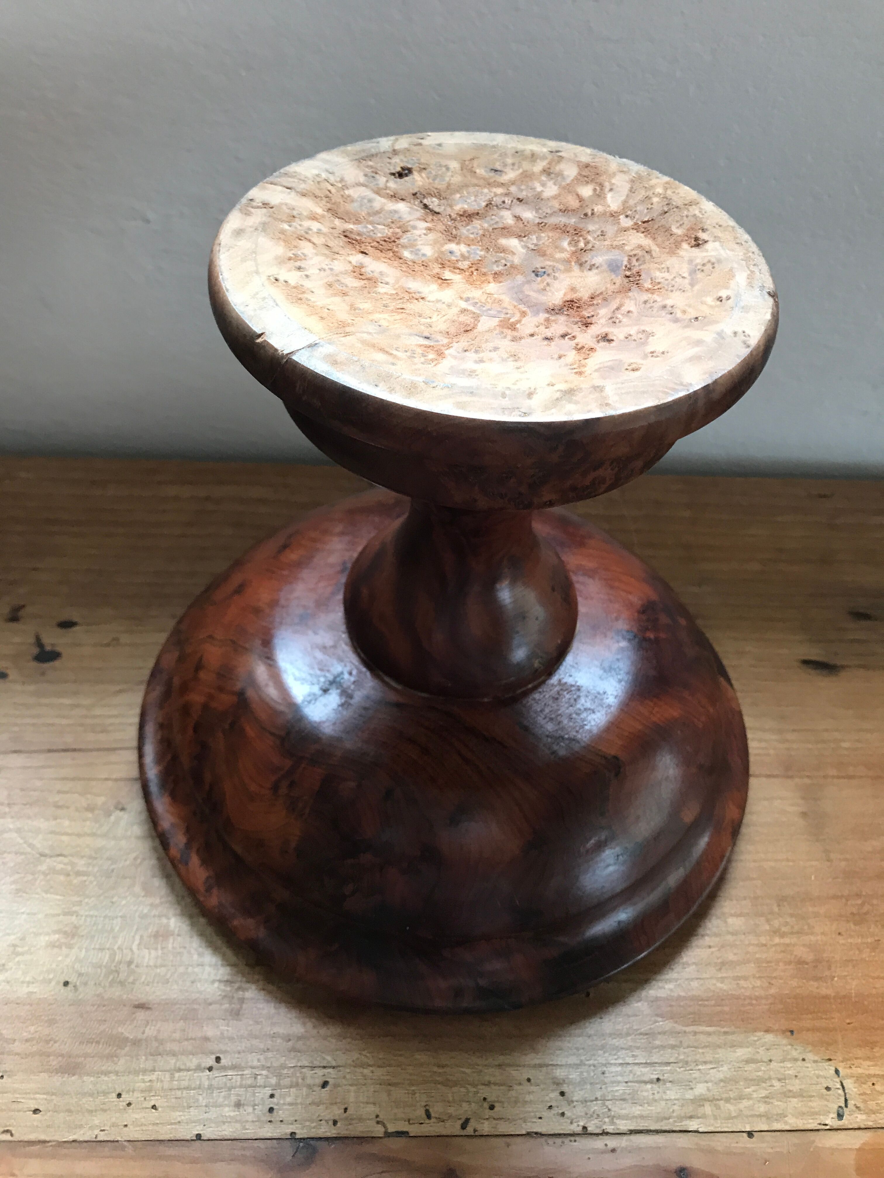 Turned wooden standing cut