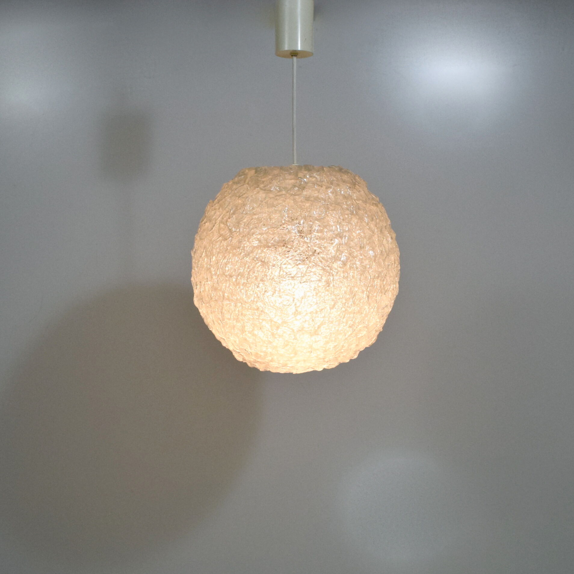 Spherical resin fiber suspension