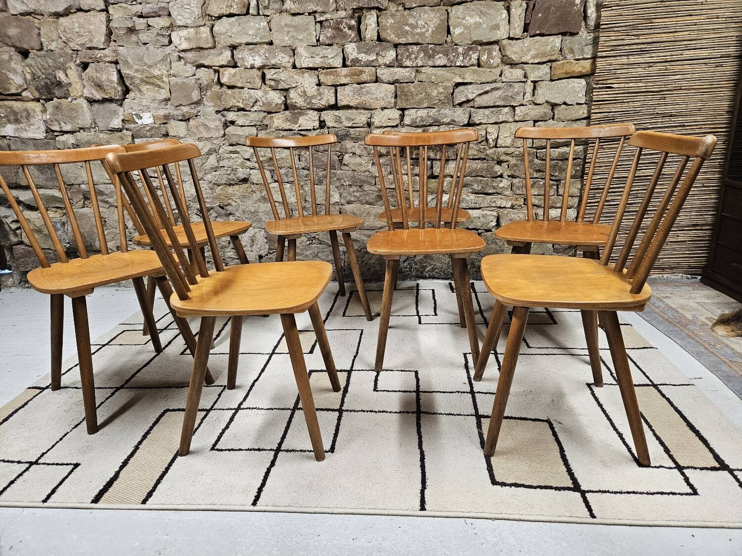 Lot de huit chaises barreaux vintage  bistrot auberge  1960