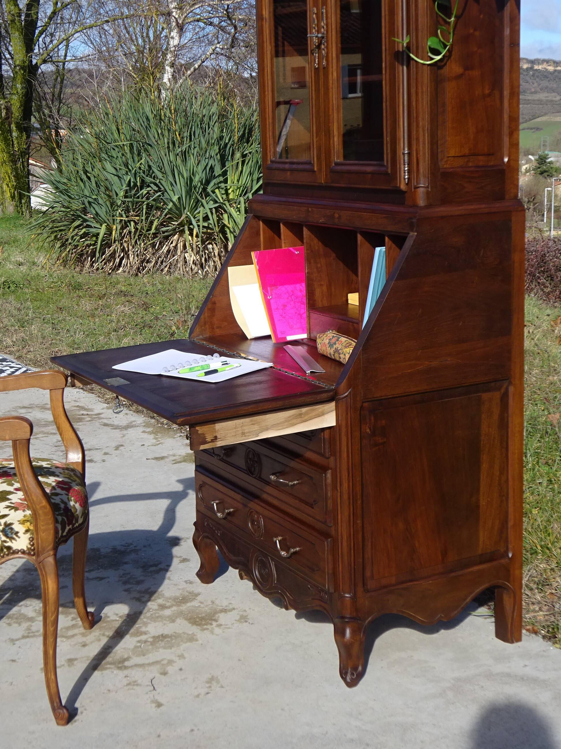 Meuble 3 en 1, secrétaire, commode et vitrine