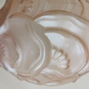 Vase boule art déco verre moulé rose