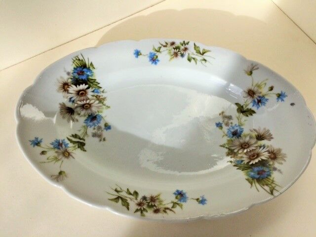 Plat ovale en porcelaine 19 ème