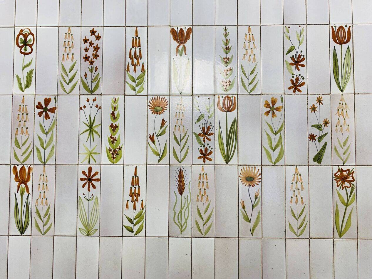 Square ceramic tile coffee table by Roger Capron, flowers, 1950s.