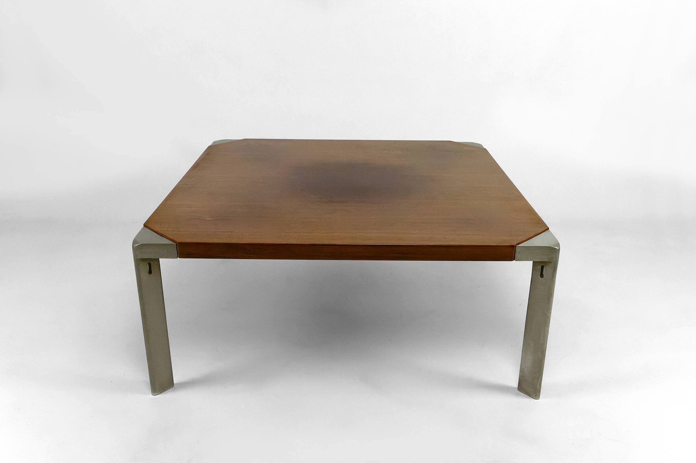 Walnut and aluminum coffee table, by Osvaldo Borsani for Tecno, Italy, Circa 1970