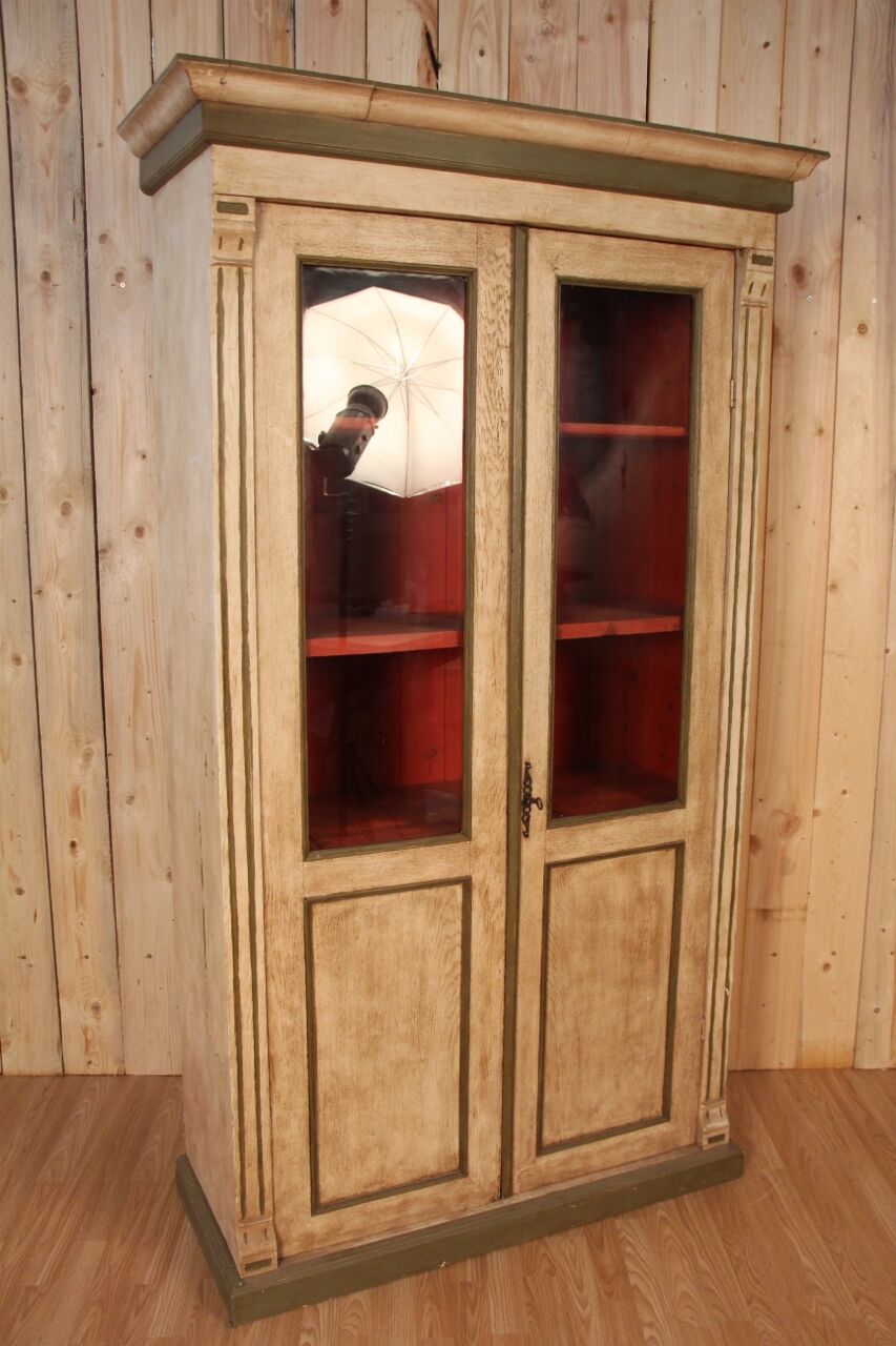 Old vintage showcase