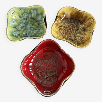 Trio of enamelled ceramic quadrilobed cups from the 60s