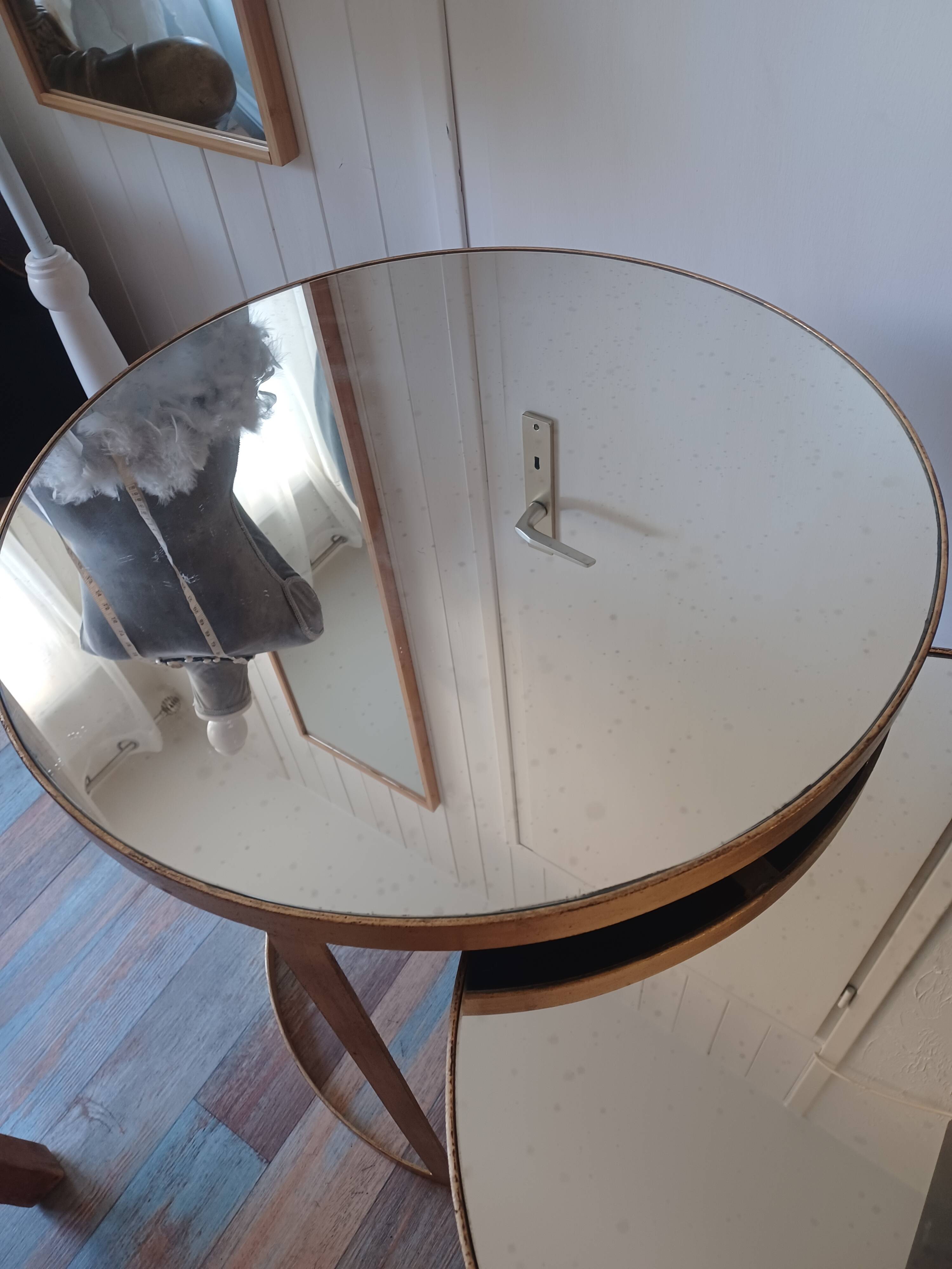 Nest of tables mirror design