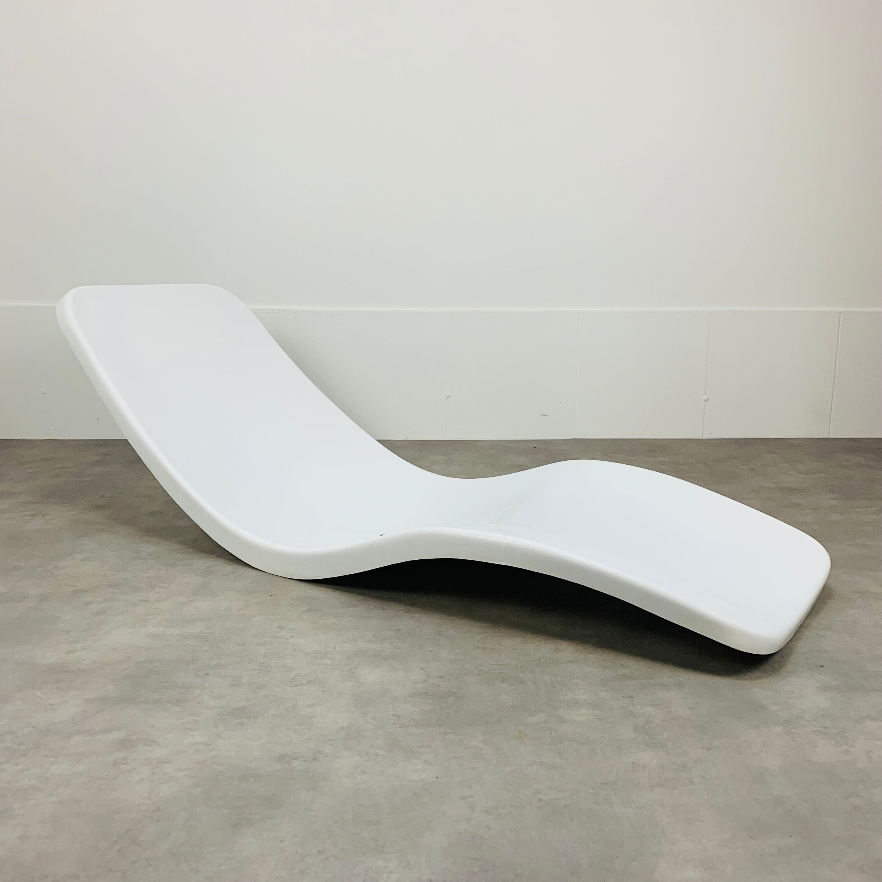 Eurolax R1 fiberglass deckchair by Charles Zublena