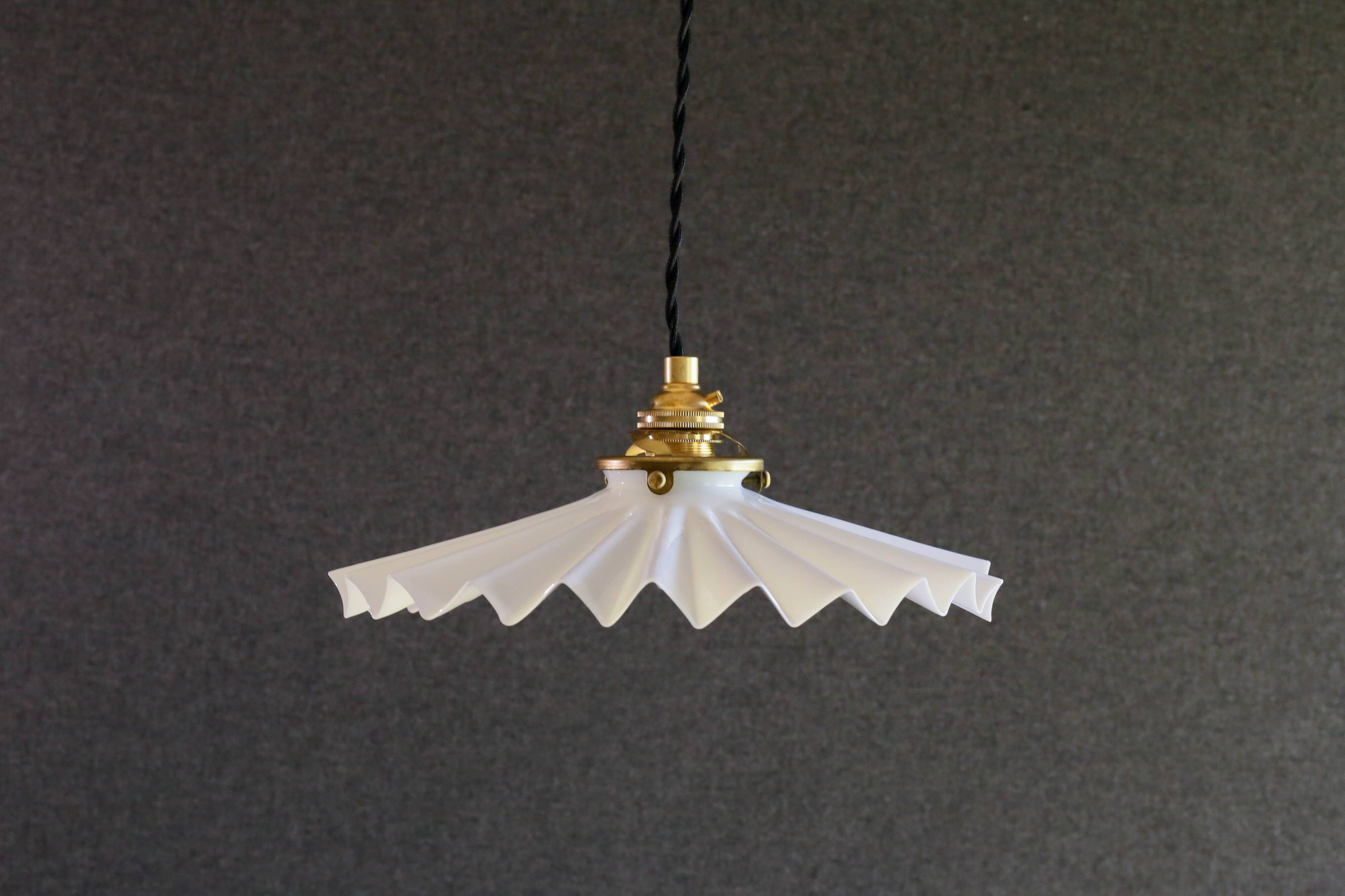 Old pendant light in white pleated glass - delivered with new brass socket and new cable