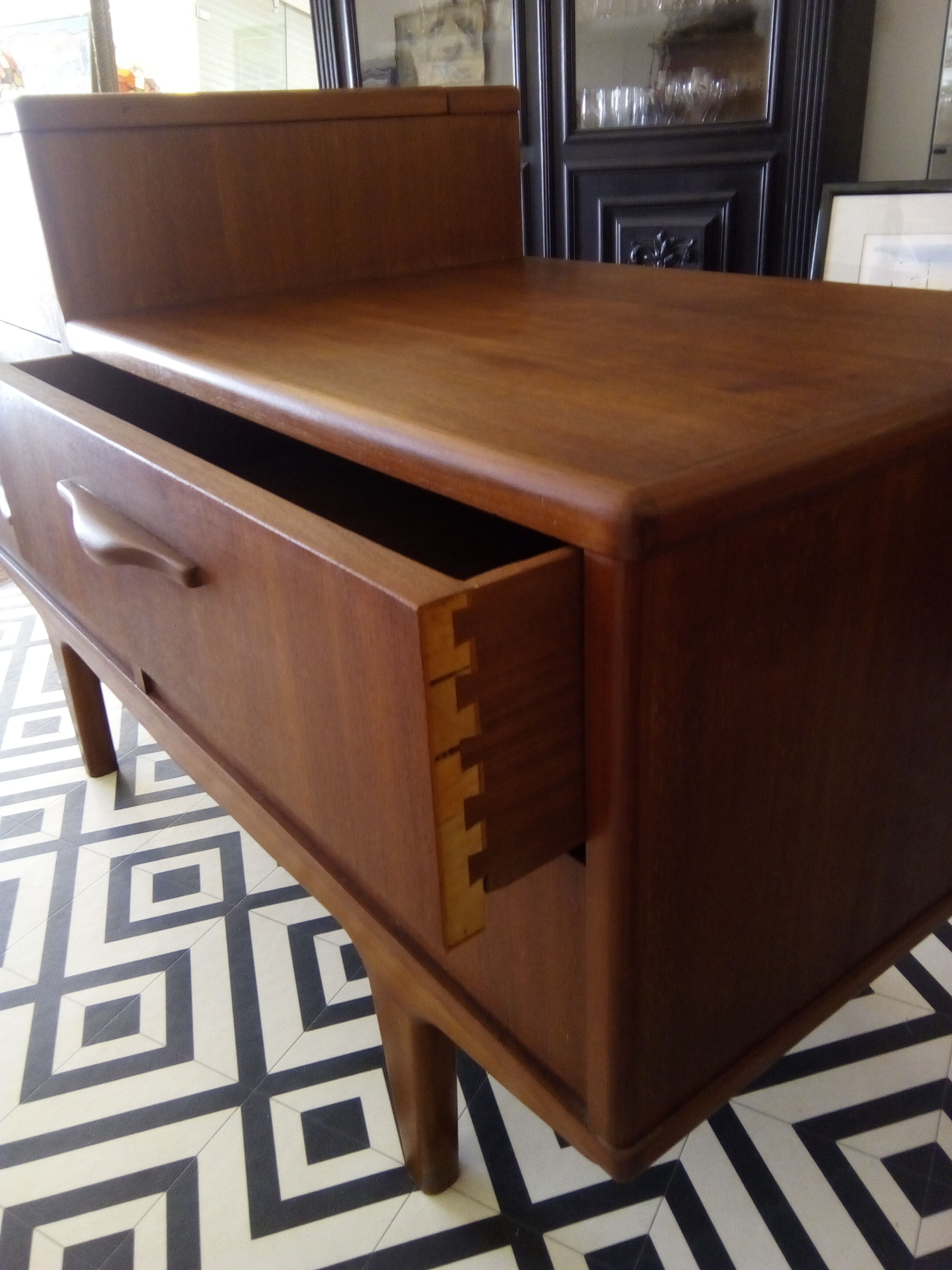 Scandinavian chest drawers