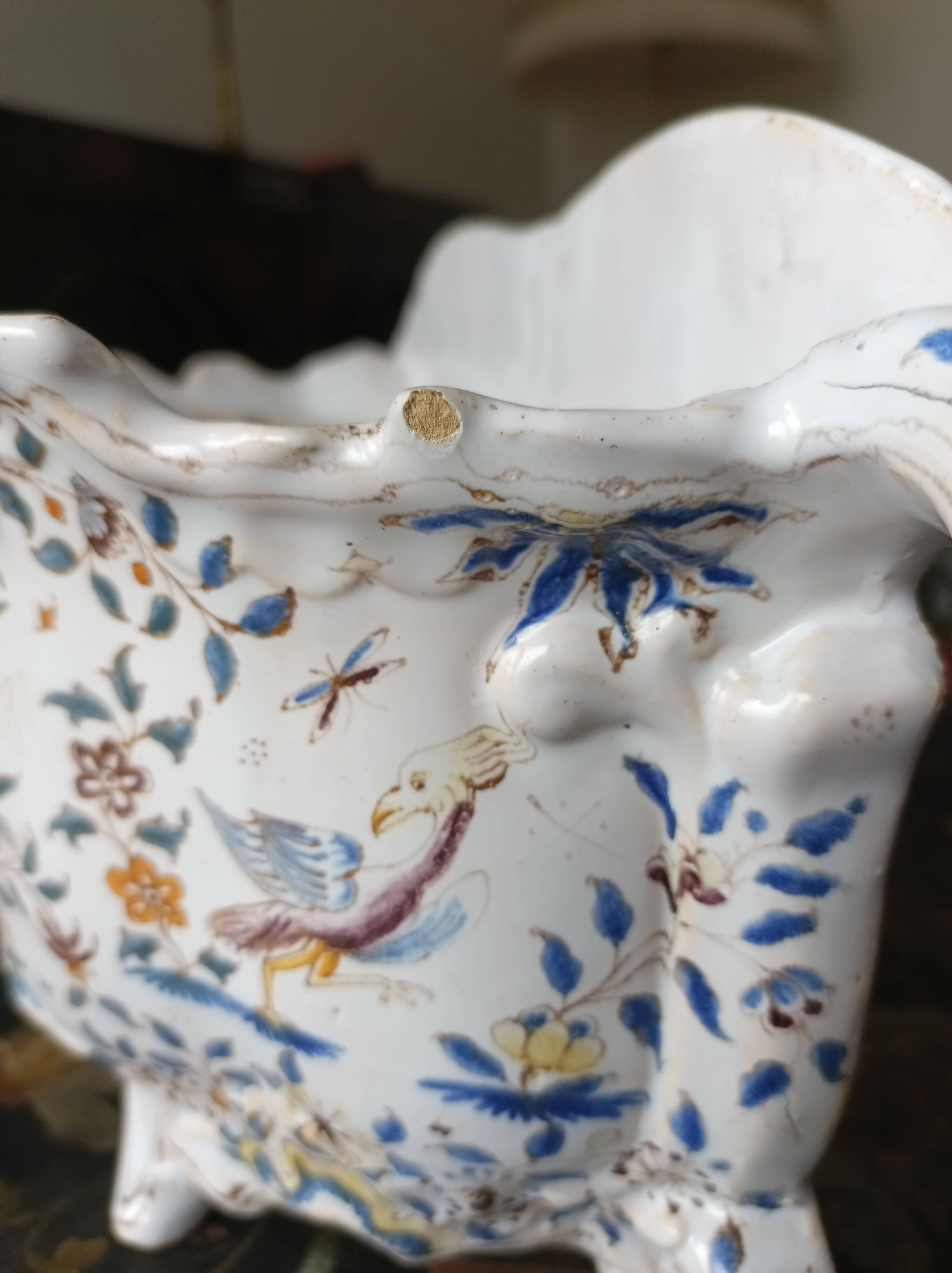 Small planter in Moustier/Rouen style from the 18th century.