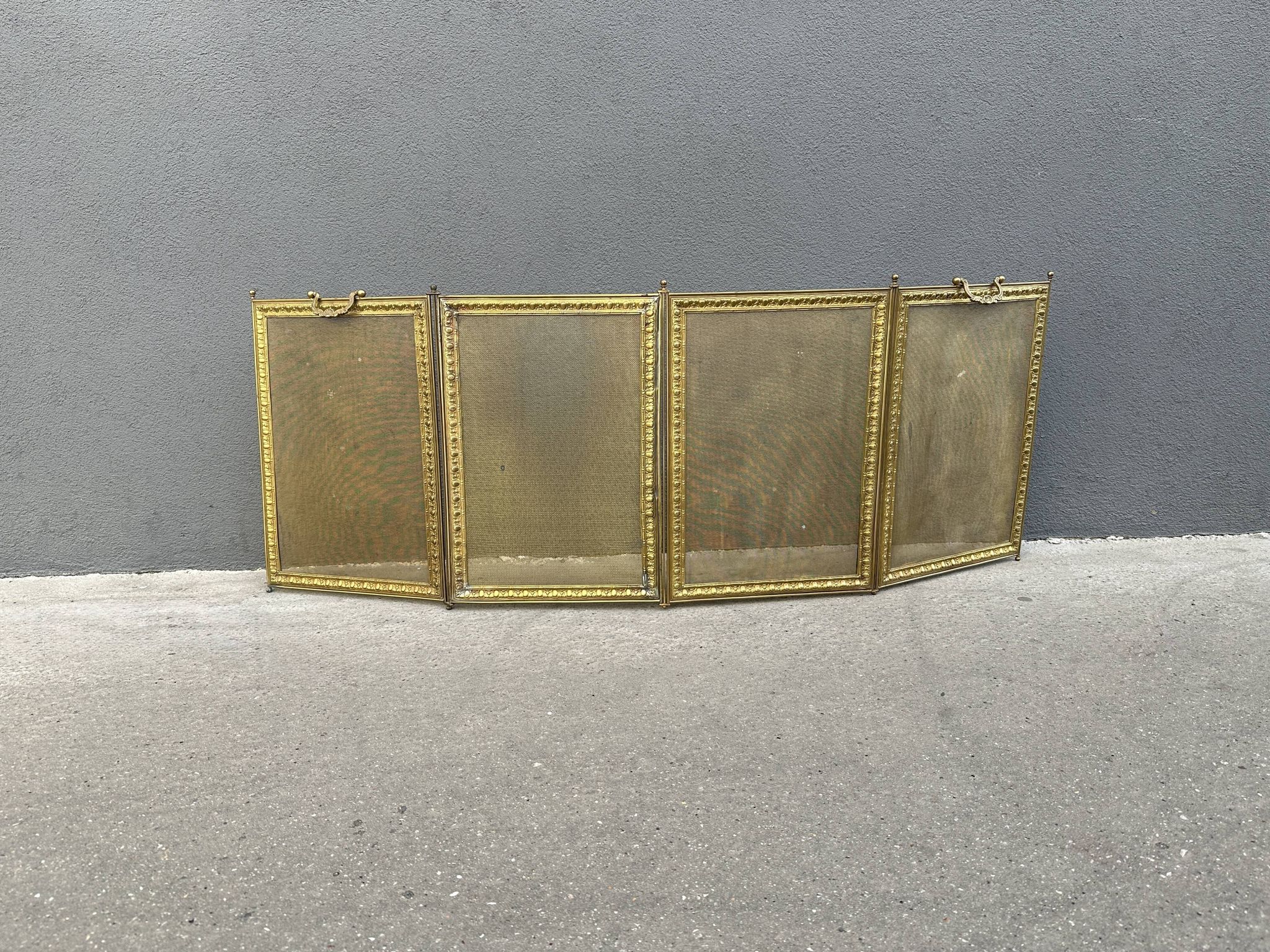 Antique brass fireplace screen from the 19th century by Bouhon Frères.